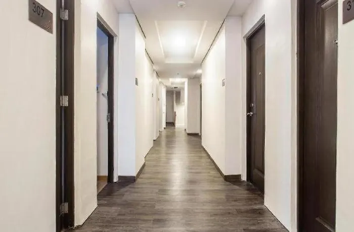 Hotel Oyo 241 Airo