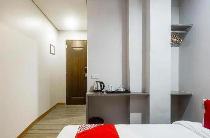 Hotel Oyo 241 Airo