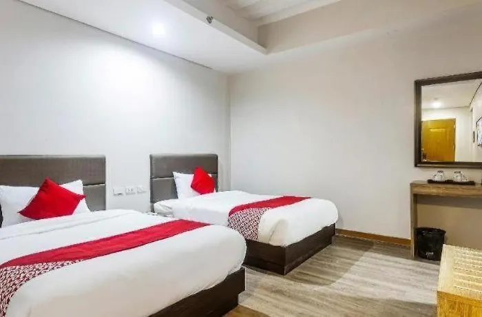 Hotel Oyo 241 Airo