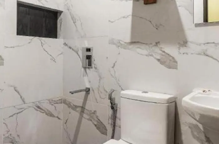 Hotel Oyo 241 Airo 2*
