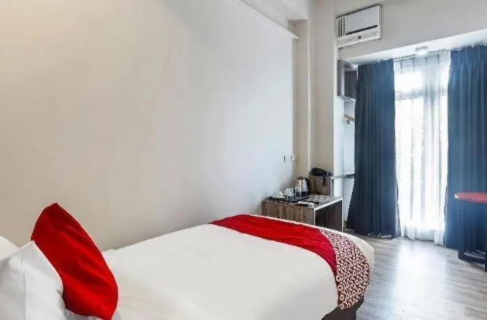 Oyo 241 Airo Hotel 2*