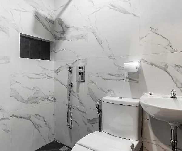 Hotel Oyo 241 Airo 2*