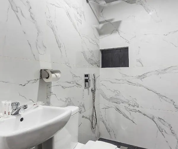Hotel Oyo 241 Airo