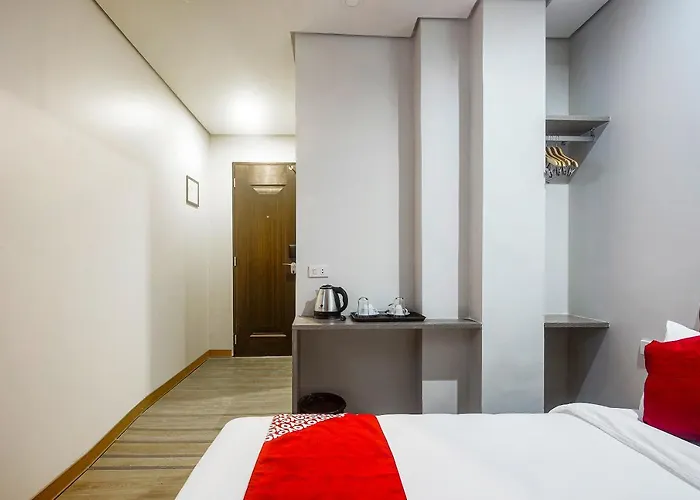 Hotel Oyo 241 Airo
